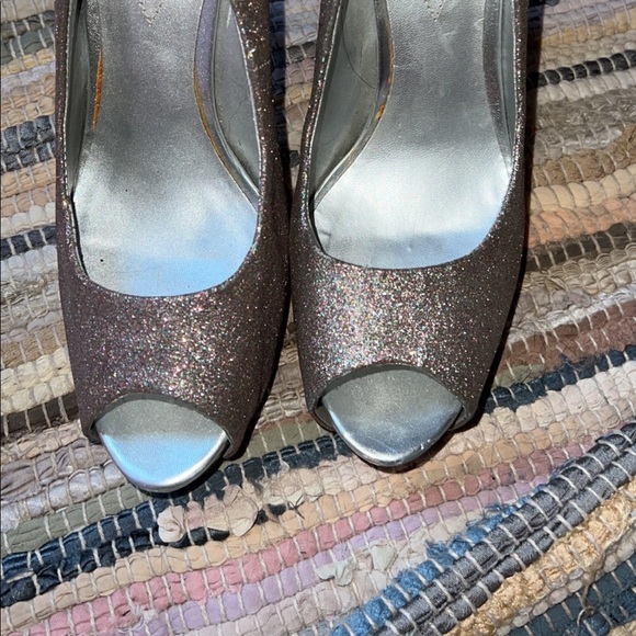 GUESS heels - Picture 2 of 3